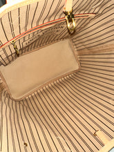 Load image into Gallery viewer, LOUIS VUITTON Monogram Neverfull MM Beige Interior
