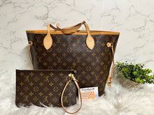 Load image into Gallery viewer, LOUIS VUITTON Neverfull MM Burgundy Interior
