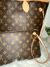 Load image into Gallery viewer, LOUIS VUITTON Neverfull MM Burgundy Interior
