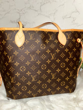 Load image into Gallery viewer, LOUIS VUITTON Neverfull MM Burgundy Interior
