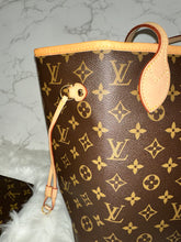 Load image into Gallery viewer, LOUIS VUITTON Neverfull MM Burgundy Interior
