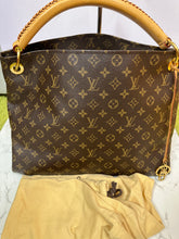 Load image into Gallery viewer, LOUIS VUITTON Artsy Monogram MM
