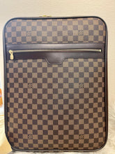 Load image into Gallery viewer, LOUIS VUITTON Pegase 45 Damier Ebene
