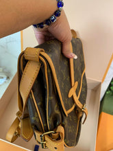 Load image into Gallery viewer, LOUIS VUITTON Saumur 30 Monogram Canvas
