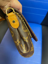 Load image into Gallery viewer, LOUIS VUITTON Favorite Monogram MM
