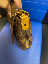 Load image into Gallery viewer, LOUIS VUITTON Favorite Monogram MM
