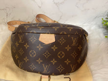 Load image into Gallery viewer, LOUIS VUITTON Bumbag Monogram Canvas
