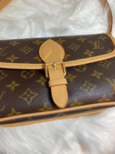Load image into Gallery viewer, Louis Vuitton Diane

