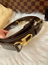 Load image into Gallery viewer, LOUIS VUITTON Damier Canvas Speedy 35
