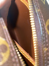 Load image into Gallery viewer, LOUIS VUITTON Monogram Canvas Blois
