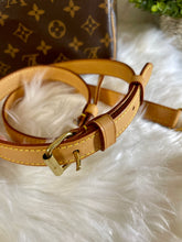 Load image into Gallery viewer, LOUIS VUITTON Monogram Canvas Speedy Bandouliere 30
