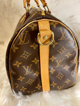 Load image into Gallery viewer, LOUIS VUITTON Monogram Canvas Speedy Bandouliere 30
