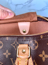 Load image into Gallery viewer, LOUIS VUITTON Monogram Canvas Speedy Bandouliere 30
