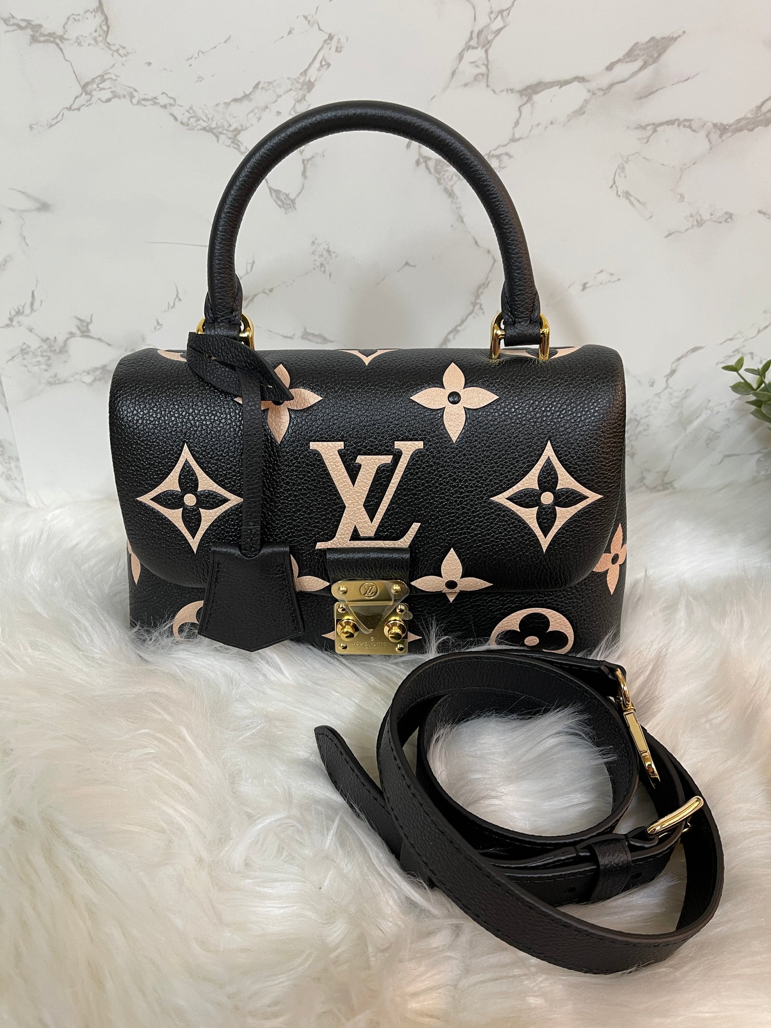 Louis Vuitton - Authenticated Madeleine Handbag - Leather Black For Woman, Good condition