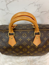 Load image into Gallery viewer, LOUIS VUITTON Monogram Canvas Speedy 30
