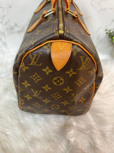 Load image into Gallery viewer, LOUIS VUITTON Monogram Canvas Speedy 30
