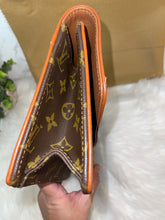Load image into Gallery viewer, LOUIS VUITTON Monogram Pochette Dame
