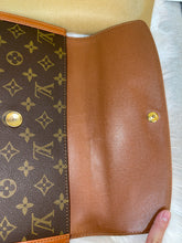 Load image into Gallery viewer, LOUIS VUITTON Monogram Pochette Dame
