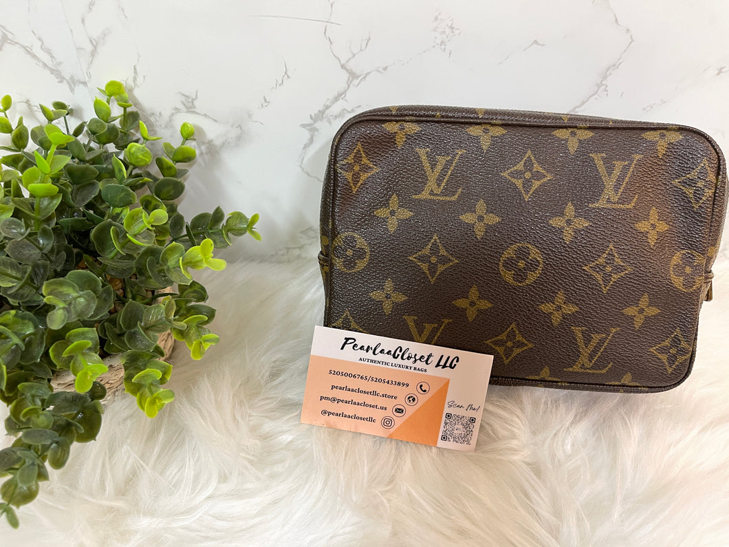 Authentic Louis Vuitton monogram Trousse Toilette 23 cosmetics bag