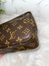 Load image into Gallery viewer, LOUIS VUITTON Monogram Trousse Toilette 18
