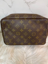 Load image into Gallery viewer, LOUIS VUITTON Monogram Trousse Toilette 23
