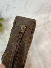 Load image into Gallery viewer, LOUIS VUITTON Monogram Trousse Toilette 23
