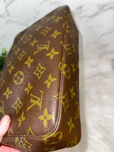 Load image into Gallery viewer, LOUIS VUITTON Monogram Trousse Toilette 23
