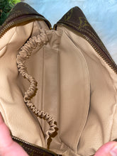 Load image into Gallery viewer, LOUIS VUITTON Monogram Trousse Toilette 23
