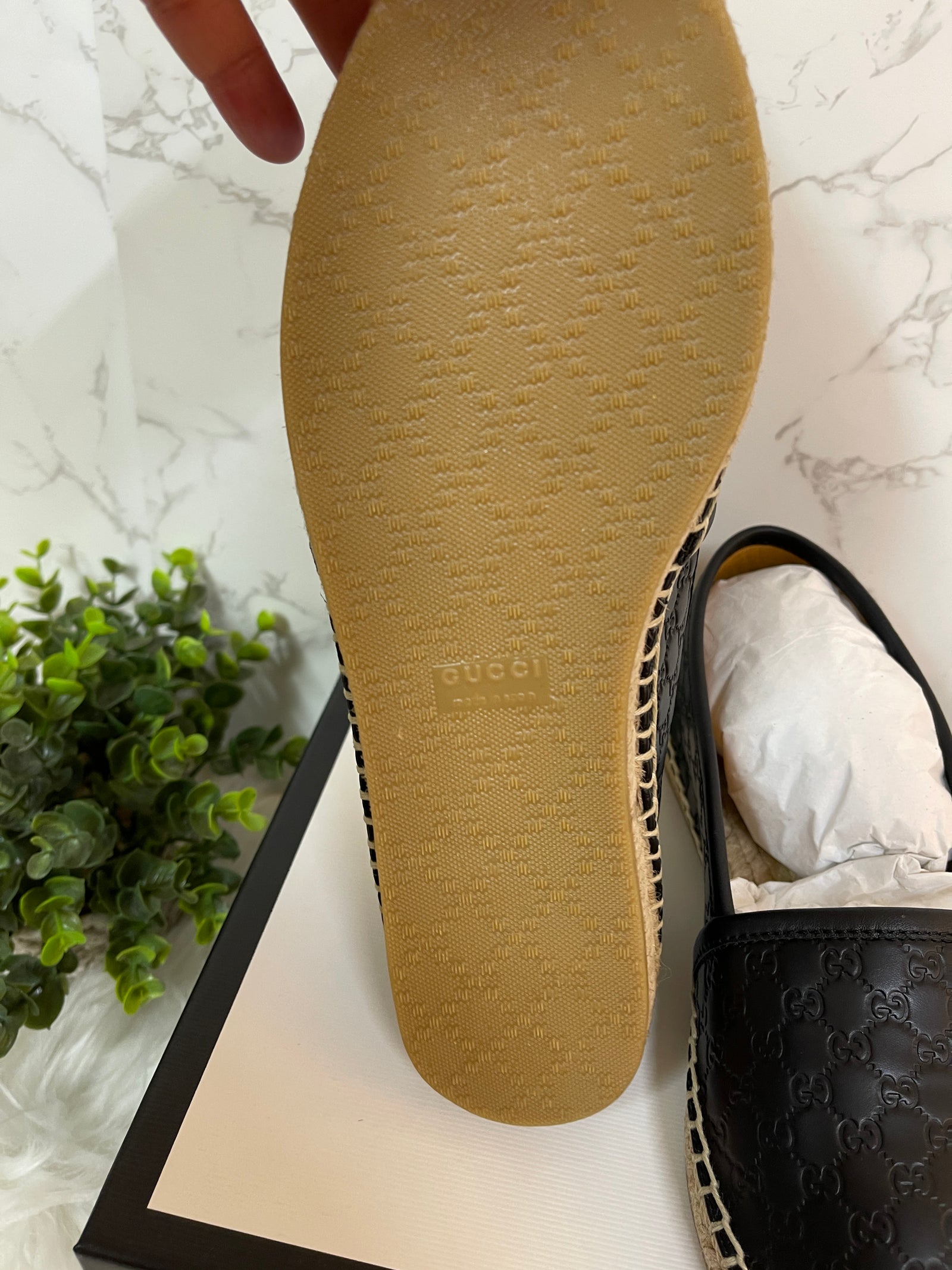 Gucci Tan and Black Logo Espadrilles Gucci Beige GG Supreme Canvas Bee Espadrilles (Size37.5  main image 2