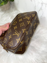 Load image into Gallery viewer, LOUIS VUITTON Monogram Trousse Toilette 18
