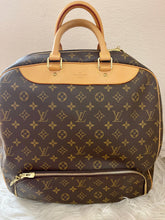 Load image into Gallery viewer, LOUIS VUITTON Evasion 45 Monogram Travel Bag
