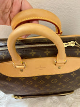 Load image into Gallery viewer, LOUIS VUITTON Evasion 45 Monogram Travel Bag
