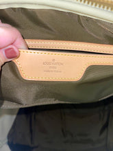 Load image into Gallery viewer, LOUIS VUITTON Evasion 45 Monogram Travel Bag

