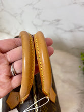 Load image into Gallery viewer, LOUIS VUITTON Speedy 25 Monogram
