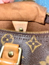 Load image into Gallery viewer, LOUIS VUITTON Speedy 25 Monogram
