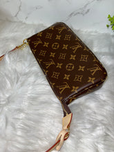 Load image into Gallery viewer, LOUIS VUITTON  Pochette Accessoires Monogram (BRAND NEW 2022)
