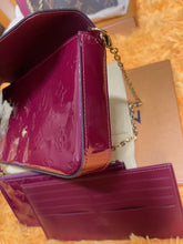 Load image into Gallery viewer, LOUIS VUITTON Pochette Felicie Vernis Magenta

