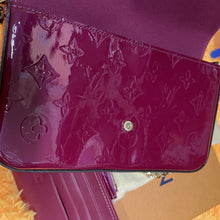 Load image into Gallery viewer, LOUIS VUITTON Pochette Felicie Vernis Magenta
