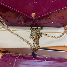 Load image into Gallery viewer, LOUIS VUITTON Pochette Felicie Vernis Magenta
