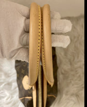 Load image into Gallery viewer, LOUIS VUITTON Monogram Canvas Tivoli PM
