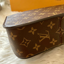 Load image into Gallery viewer, LOUIS VUITTON Monogram Passy (BRAND NEW)
