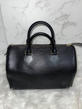 Load image into Gallery viewer, LOUIS VUITTON Epi Speedy 25
