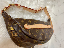 Load image into Gallery viewer, LOUIS VUITTON Bumbag Monogram Canvas
