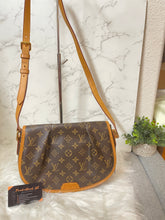 Load image into Gallery viewer, LOUIS VUITTON Monogram Menilmontant PM
