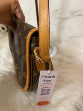 Load image into Gallery viewer, LOUIS VUITTON Monogram Menilmontant PM
