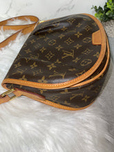 Load image into Gallery viewer, LOUIS VUITTON Monogram Menilmontant PM
