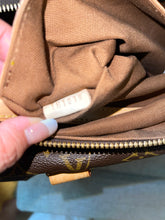 Load image into Gallery viewer, LOUIS VUITTON Monogram Canvas Caryall
