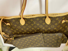 Load image into Gallery viewer, LOUIS VUITTON Neverfull Monogram GM
