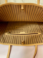 Load image into Gallery viewer, LOUIS VUITTON Neverfull Monogram GM
