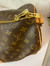 Load image into Gallery viewer, LOUIS VUITTON Keepall 50 Bandoulière Monogram
